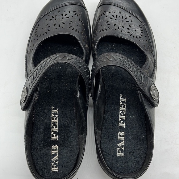 Earth Black Slip on Mules Sz 7.5. CM1870B - Picture 6 of 8